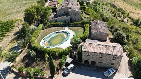 Vendita Azienda agricola MONTALCINO (VALDORCIA). Vendesi azienda agricola di circa 33 ha di terreno, di cui oltre 20 ha...